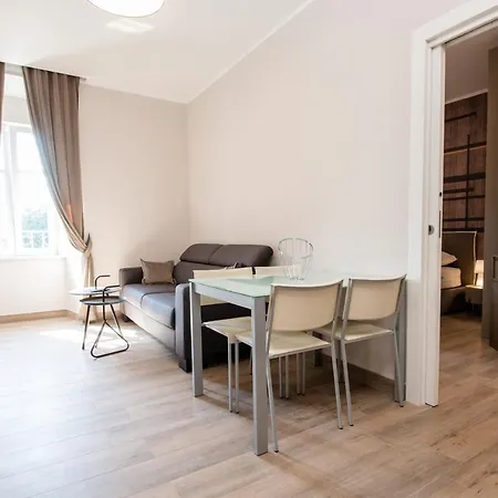 Apartment Deluxe & Revis *