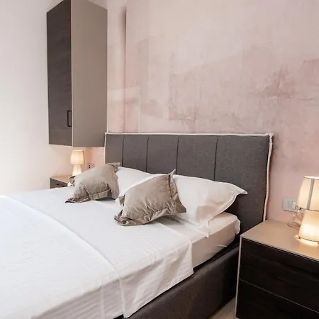Apartment Deluxe & Revis *