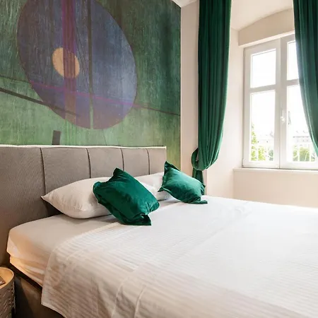 Deluxe & Revis Rijeka