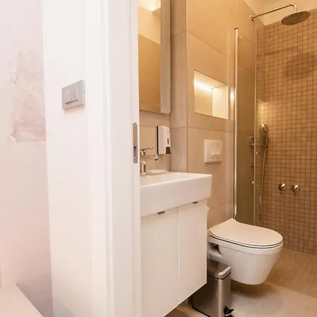 Deluxe & Revis Apartament *