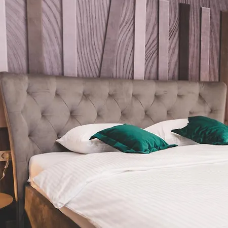 Deluxe & Revis Rijeka