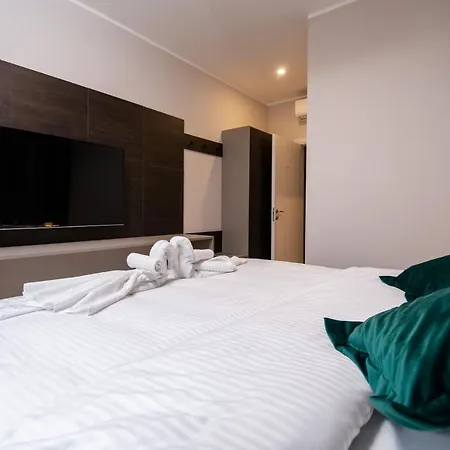 Deluxe & Revis * Rijeka