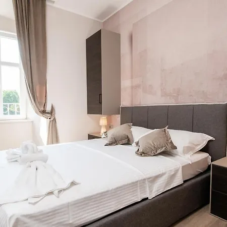 Deluxe & Revis Apartament