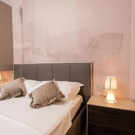 Apartament Deluxe & Revis